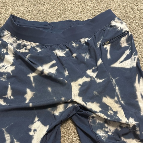 Lululemon  T.H.E. Shorts liner less 9 inch Navy and White Tie Dye Shorts - Picture 3 of 3